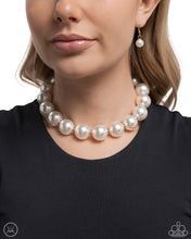 Load image into Gallery viewer, Pronounced Pearls - Gold Necklace
