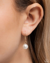 Load image into Gallery viewer, Pronounced Pearls - Gold Necklace
